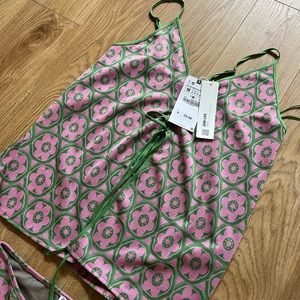 🏷 NWT: Zara flower set! (Top)